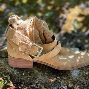 Belle by Sigerson Morrison suede cutout boots (w7)